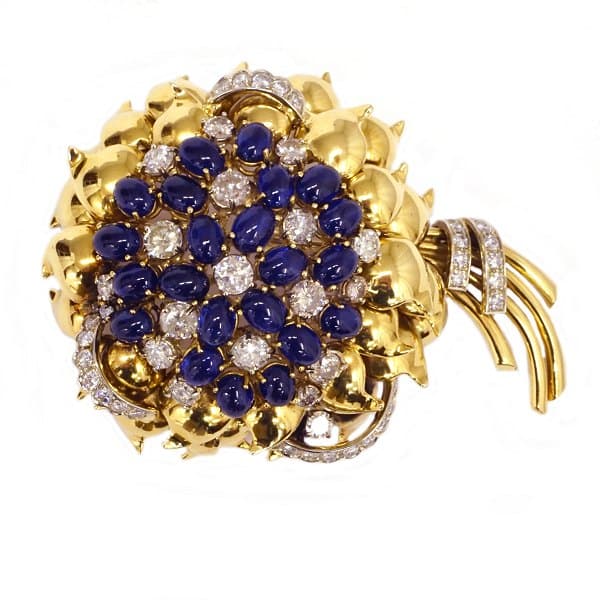 Italiensk safir- og diamantbroche af 18kt guld prydet med brillantslebne diamanter