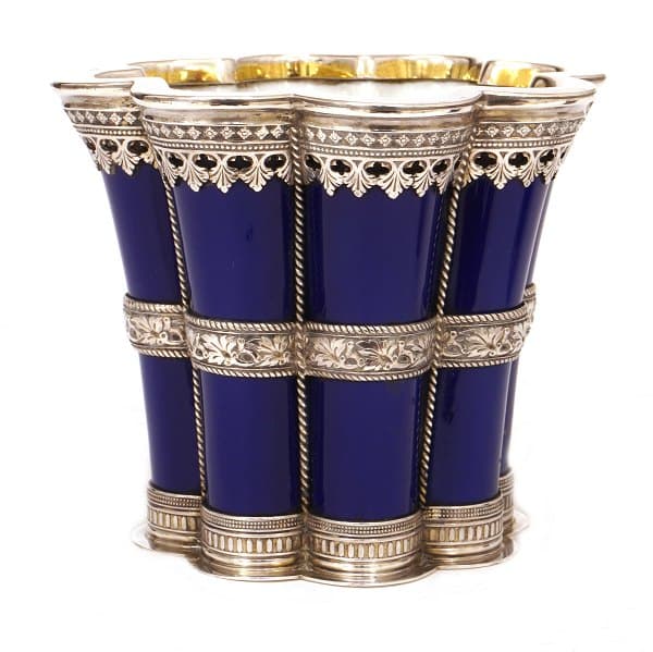Royal Copenhagen Magrethebæger med sølvmontering i sterlingsølv fra A. Michelsen. H: 12cm Royal Copenhagen Magrethebæger med sølvmontering i sterlingsølv fra A. Michelsen.